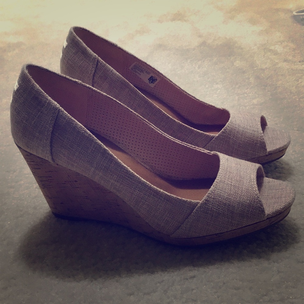 NWOT Pink Toms Stella Wedge Pump